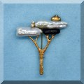 J05. 18K Gold pin. 